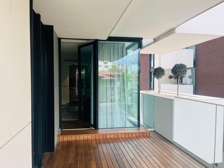 3 Camere - One Charles de Gaulle