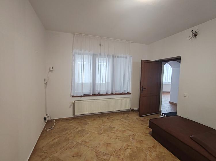 Casa 4 camere libera la vanzare GHIMBAV - zona Garii