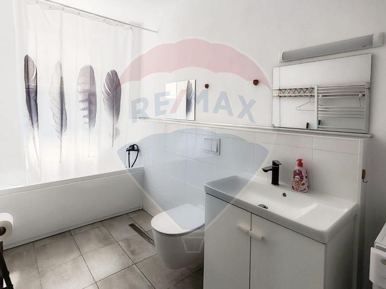 Apartament cu 2 camere de închiriat în zona centrală, bloc nou