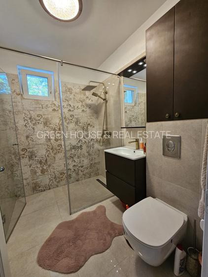 Apartament 3 camere 2 locuri de parcare si boxa , Strada Carpati - 13