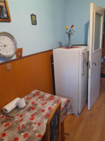 Apartament 3 camere balcon pivnita zona Vasile Aaron