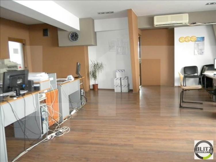 Spatiu cu 850 mp utili si 2500 mp teren! Pod rulant cu o capacitate de 12.5t.
