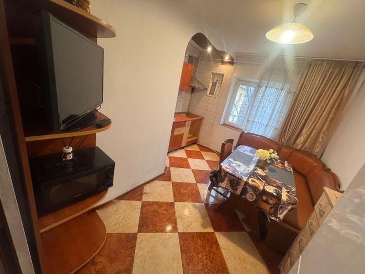 Apartament 3 camere-decomandat-zona Petre Ispirescu