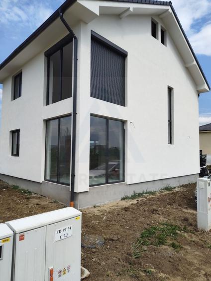 Casa premium 4 camere la alb teren de 310 mp 124 mp utili în Cristian