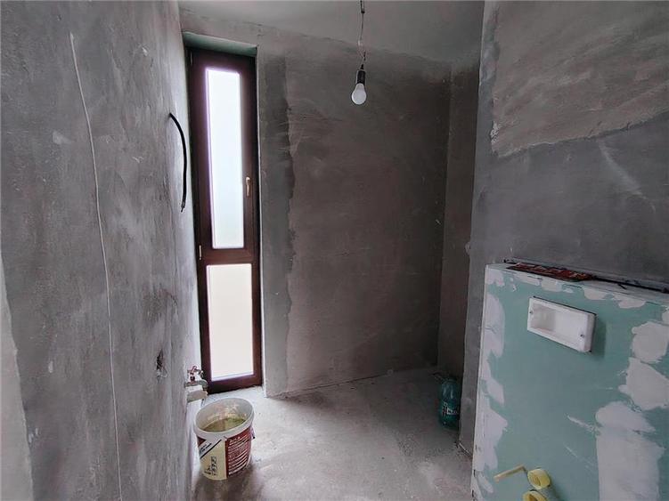 DUPLEX CU TOATE UTILITATILE - 5 CAMERE - CURTE AMENAJATA