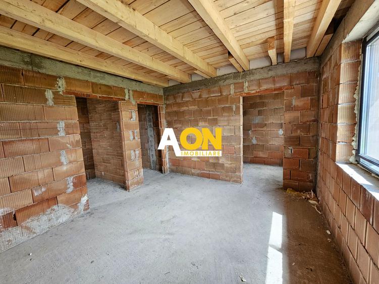 Casa semifinisata, 4 camere, 554 mp teren, Cetate