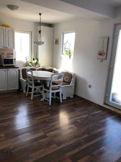 Vand casa in spate la Pleiada, 4 camere - 4