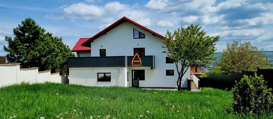 Casa / Vila -  D+P+E  - 320 mp , 800 mp teren - str Fermei , Bucium