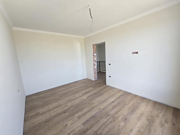 Duplex superb. Suprafata generoasa. 3 Dormitoare. Bucatarie inchisa.