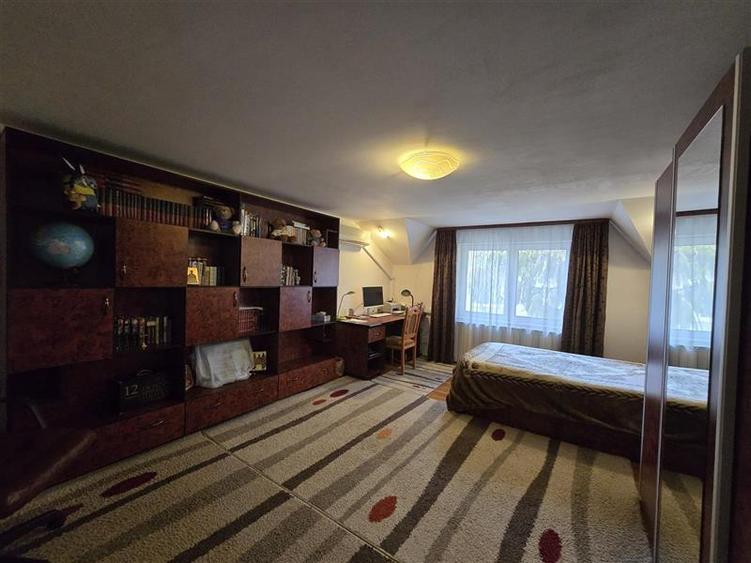 Vila versatila 7 camere + Garaj, Pivnita si Centrala Proprie, zona 1 Mai - Ion M