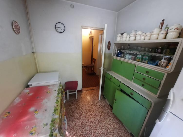 Apartament cu 3 camere, etajul 1/4, zona Tatarasi