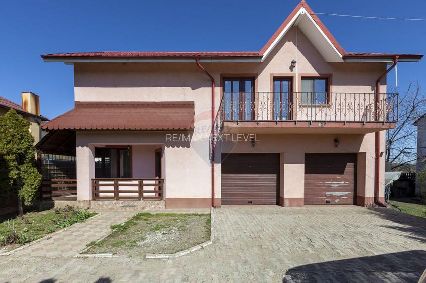 Casa / Vila P+1E si duplex S+P+M de vanzare+teren, 11 camere, Hemeius