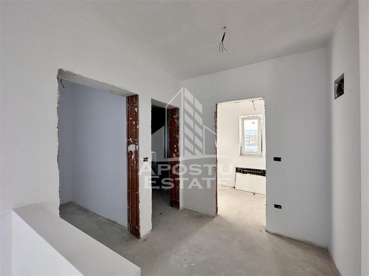 Jumatate de duplex cu 5 camere de vanzare, despartit, Dumbravita