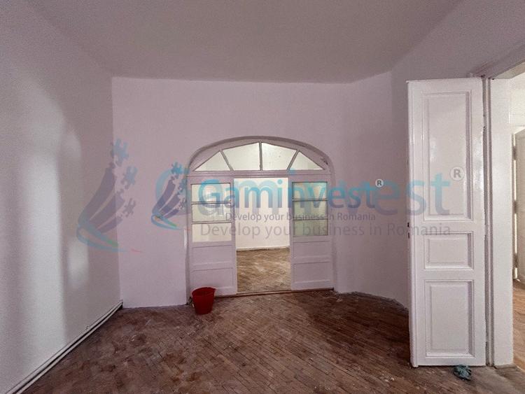 Apartament cu 3 camere de vanzare, Oradea, zona ultracentrala, aproape de teatru