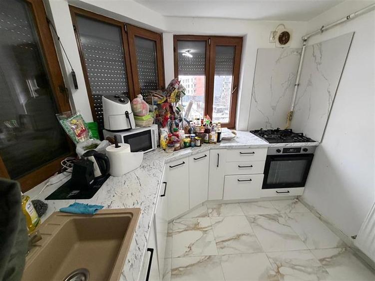 Vanzare apartament 5 camere Obor, boxa, loc parcare, centrala proprie, fara risc