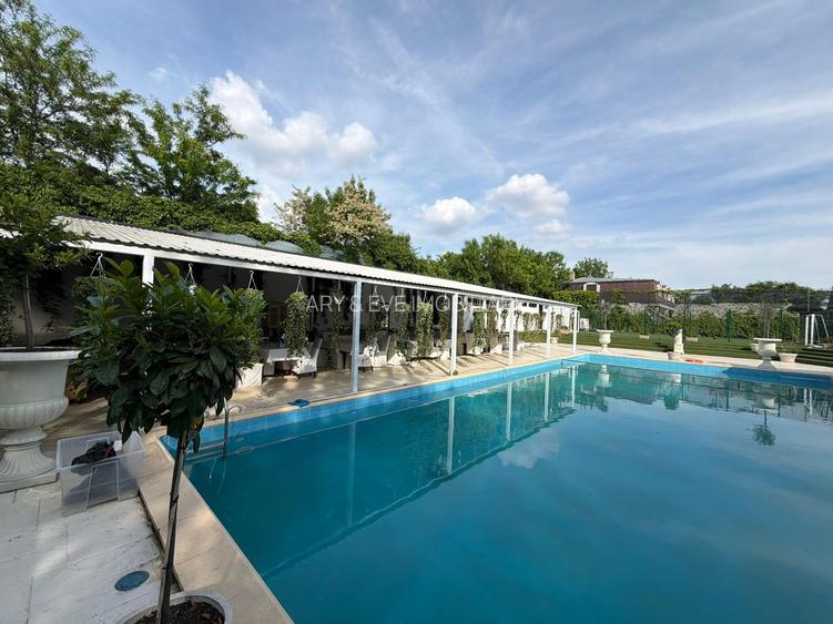 Vilă/Conac 18 Camere | Teren 2.450mp,Piscină Ideal Clinică, Școală,Evenimente - 2