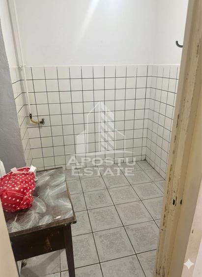 Apartamentul cu 2 camere, balcon, parter inalt, zona Sagului