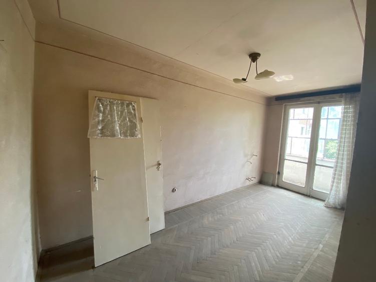 Vand apartament cu 3 camere vis a vis de kfc