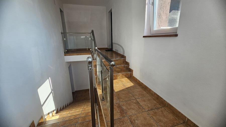 Apartament de inchiriat 6 camere 179 mp Etaj 2 + mansardă