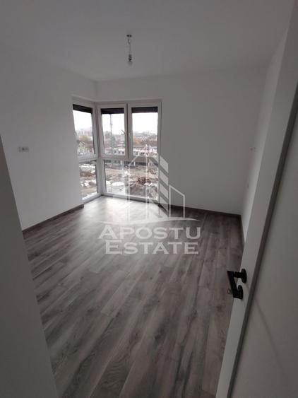 Apartament cu 2 camere, bucatarie inchisa, centrala proprie