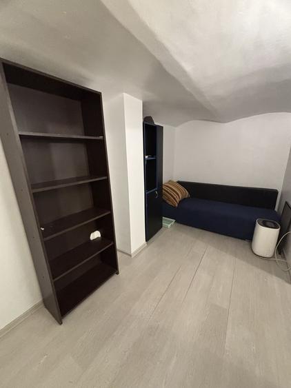 Apartament 2 camere,curte comuna/4 proprietari