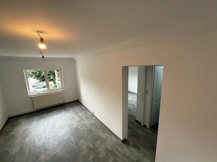 Apartament renovat cu 3 camere și 2 băi