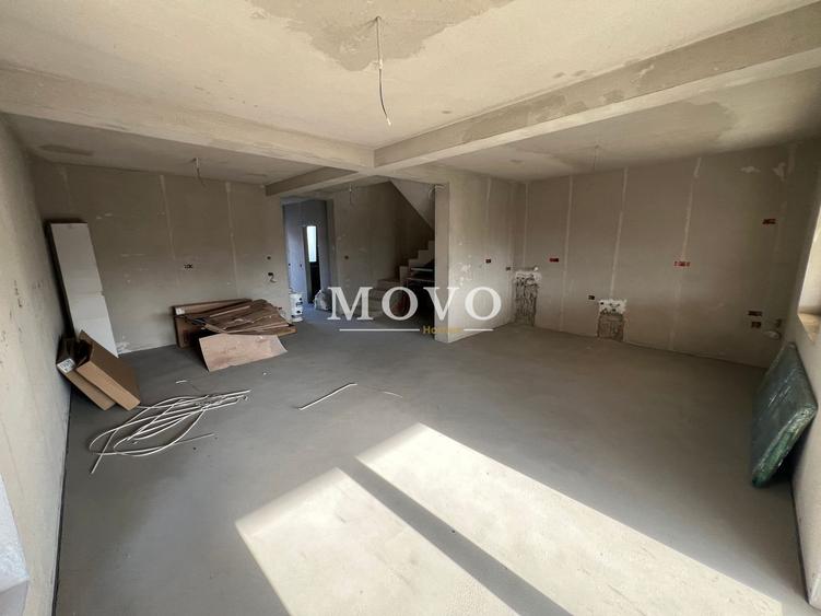 Duplex 5 camere despartit prin garaj | Giroc