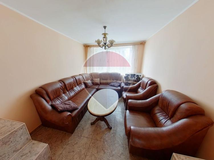 Apartament cu 4 camere de vânzare