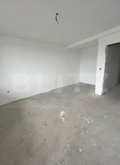 Apartament de 3 camere, 2 balcoane, 93 mp, etaj 1