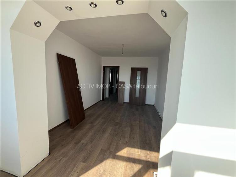Lugoj, Apartament 3 Cam., 84 Mp., Semidecomandat, et.6, Central Blocul Postei - 2