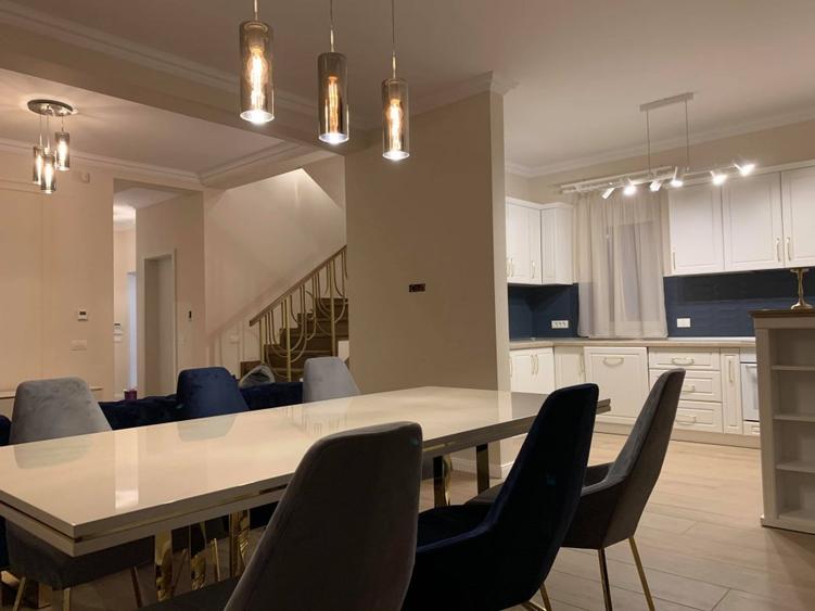 Duplex exclusivist aproape de Continental