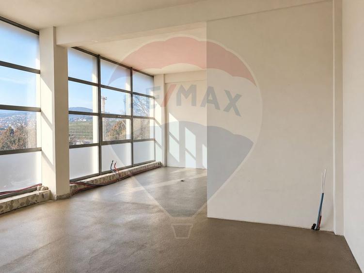 302 mp spatiu birouri, clinică sau showroom, Piața 1 Mai, de inchiriat