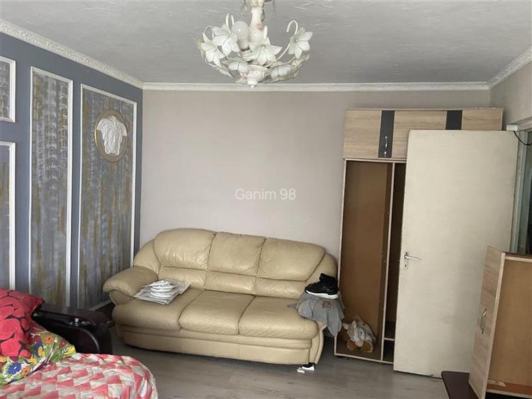 Apartament 2 camere ,etaj 1 din 4 , 54 mp, zona Inspectoratul Scolar, decomandat - 3