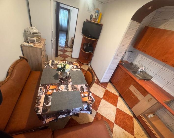 Apartament 3 camere-decomandat-zona Petre Ispirescu