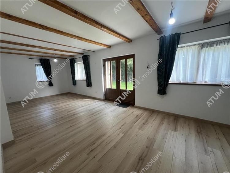 Cabana cu 7 camere 7 bai si teren 1000 mp zona Valea Avrigului