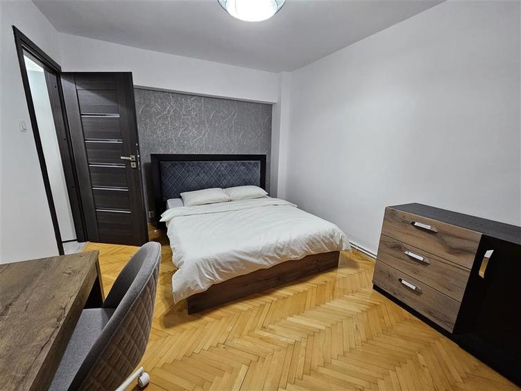 Apartament 3 camere, de inchiriat, zona Bt, Unirii