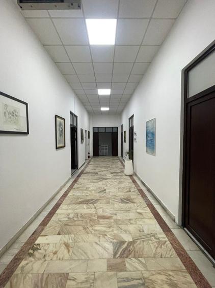 Spațiu comercial / demisol 272,3 mp — centrală proprie, chicinetă, toaletă —