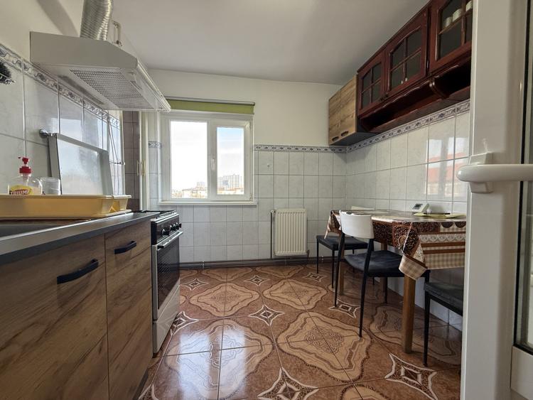 Apartament spatios, 2 camere, 58 mp utili + 2 balcoane si 2 debarale - Bucovina