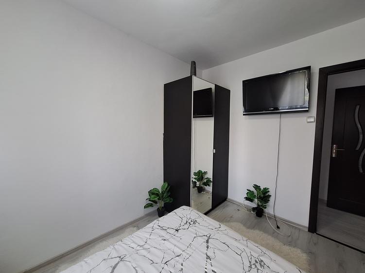 Apartament cu 3 camere-complet renovat-mobilat si utilat- Judetean