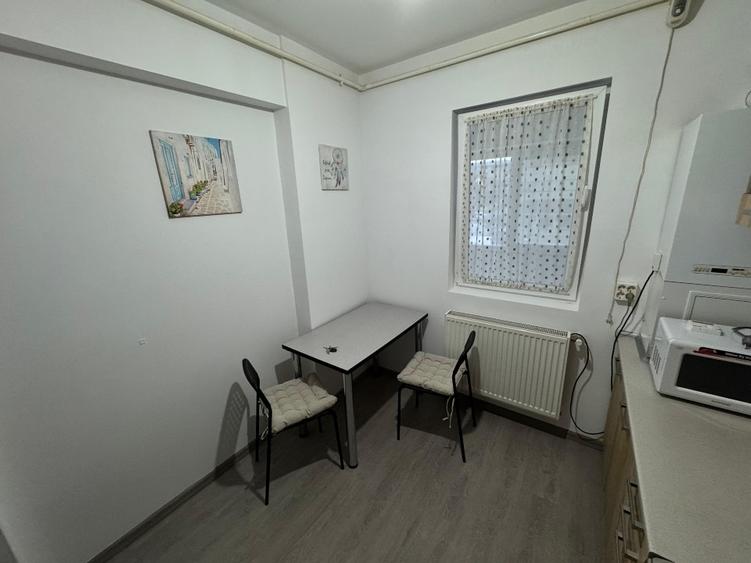Garsoniera mobilata si utilata la etajul 1 in bloc cu lift