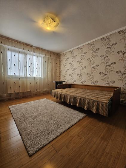 Apartament Decomandat cu 3 camere - Centrala pe Gaz - Termen Lung