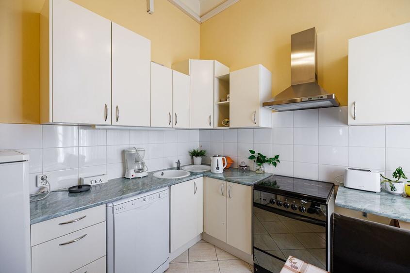Apartament 3 camere - monument istoric - zona Ultracentrala - Comision 0%
