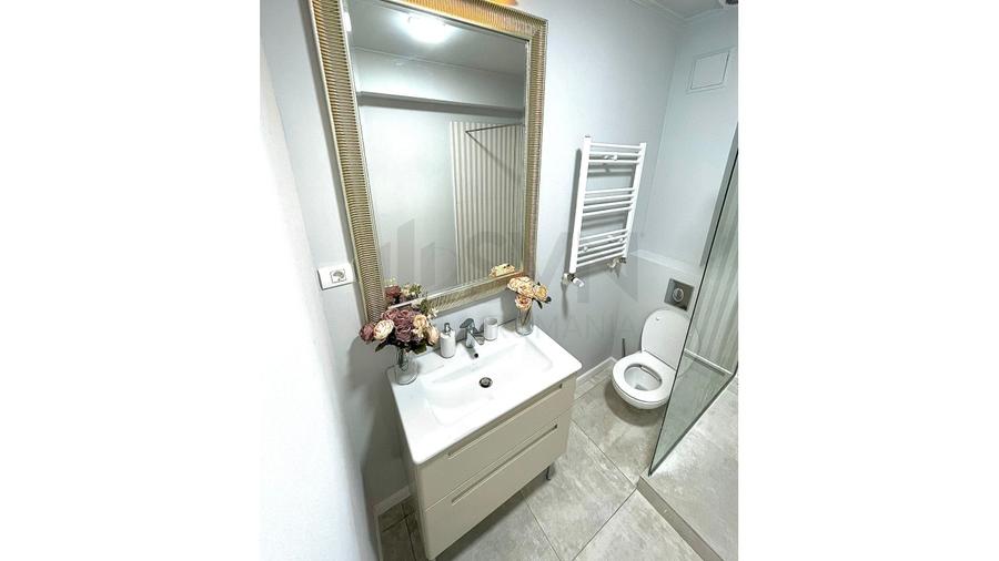 REA1020540 Apartament 8 camere Aviatiei decomandat