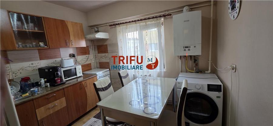 Apartament de vanzare cu 3 camere in Cetate