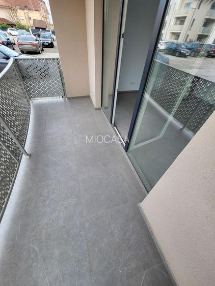 Bloc Nou-Braytim. Langa Hotel Arizona. Decomandat. Bucatarie inchisa - 10