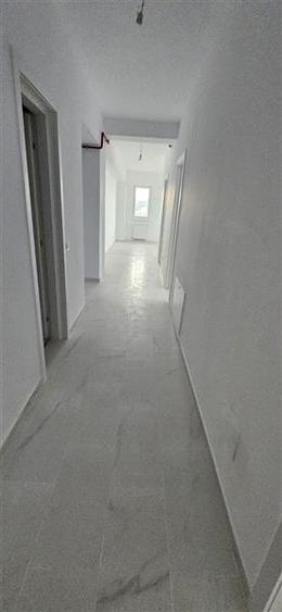 Apartament 3 camere, Semicentral (700 m de Podu Ros)