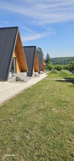 Complex din casa noua si 3 cabane, piscina încalzita 6600 mp teren