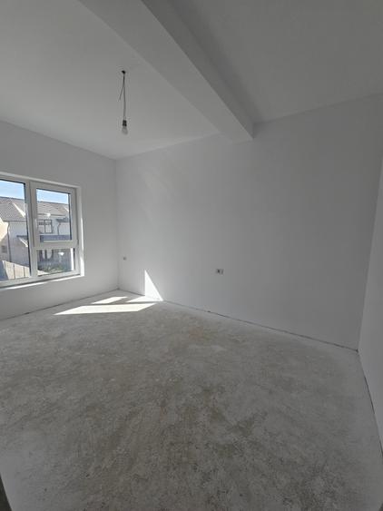 Duplex P+E in Mosnita cu utilitati si stada asfaltata