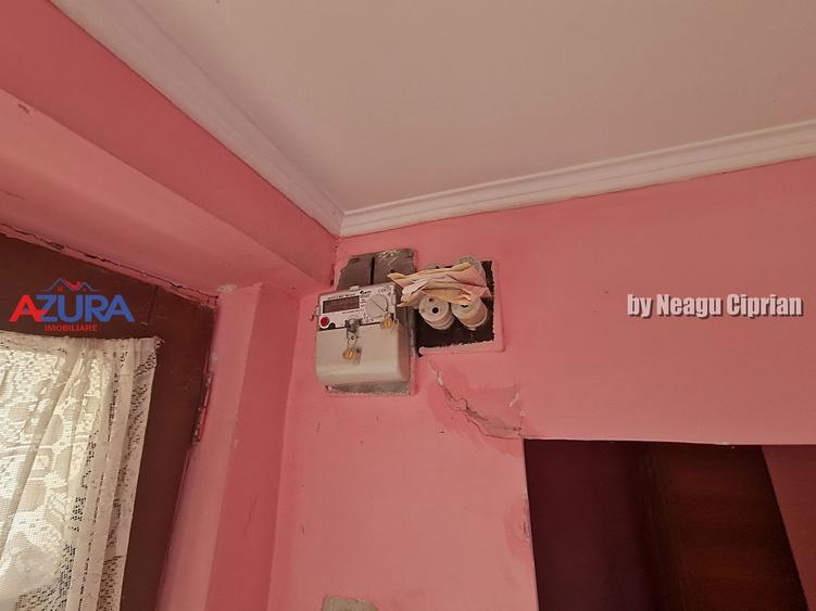 Casă 3 camere + 2.341 mp teren, zona centrală Recea, Argeș – 28.000 €