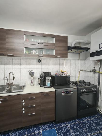 Apartament cu 4 camere, decomandat, 75 mp, zona Parcul Teilor